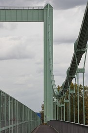 Rodenkirchener Brücke: Die Vertikalseile werden in Schlaufen um das Tragkabel geführt