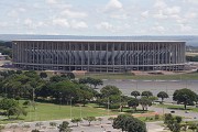 Beim neuen Nationalstadion von Brasilia umringt ein Ring aus 288 UHPC-Säulen tempelartig die innere „bowl“
