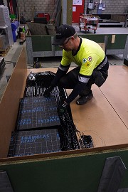 Foamglas: Ablegen der Foamglas-Platten in einem Heissbitumenbett