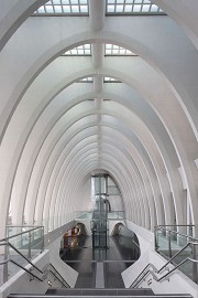 Treppenhalle im TGV-Bahnhof Liège-Guillemins, B