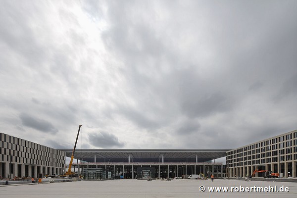 BER airport, Berlin: main terminal courtyard