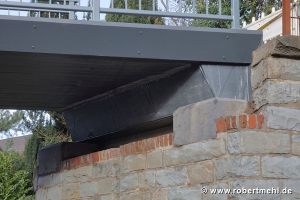 GRP-plastic-bridge, Solingen: northern bearing detail