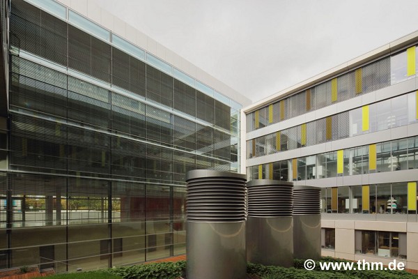 New Chemistry, JLU Gießen: courtyard, upper level; photo 4: Yobas/Aydinlar