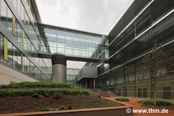 New Chemistry, JLU Gießen: courtyard, lower level; photo 2: Yobas/Aydinlar