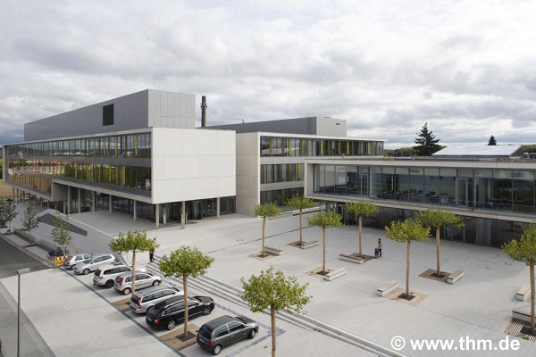 New Chemistry, JLU Gießen: Southern piazza, elevated; photo 1: Yobas