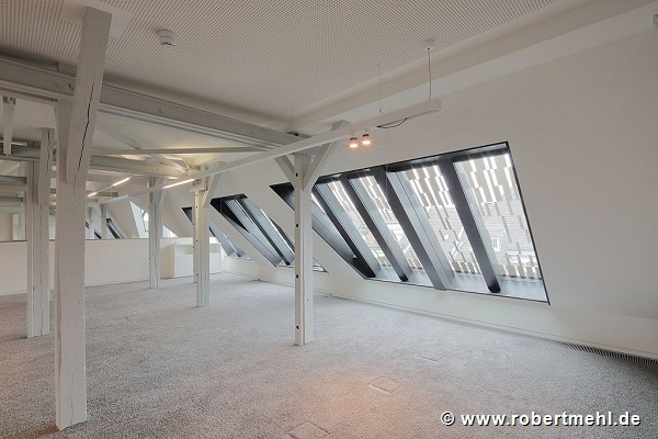 Kurfürstendamm 188: roof-level, back open-plan-office Schlüter-street, fig. 2