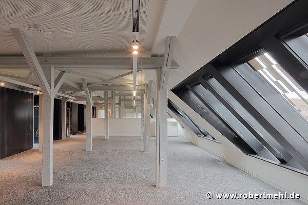 Kurfürstendamm 188: roof-level, back open-plan-office Schlüter-street, fig. 3