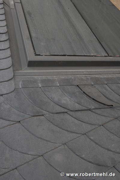 Kurfürstendamm 188: joint of slated roof to fixed glazing