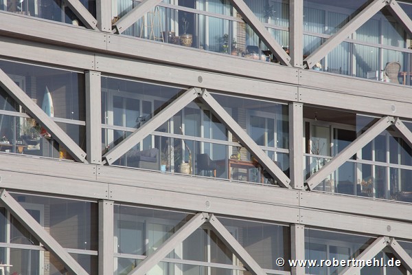 Patch 22, Amsterdam: southern balcony- façade, fig. 1