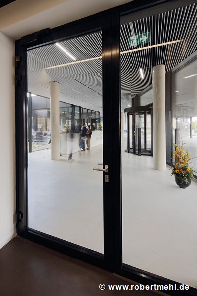 Saint-Gobain: southern staircase-view to reception-desk