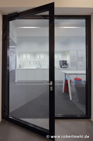 Saint-Gobain: kitchenette-staircase-access
