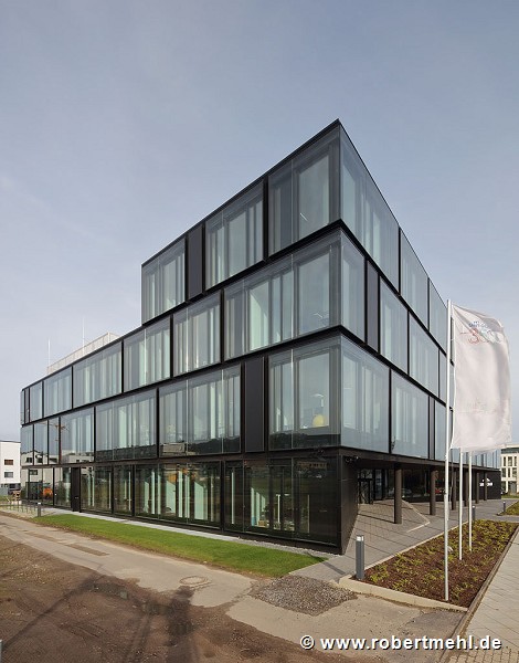 Saint-Gobain: south-western building-corner, portrait pict.