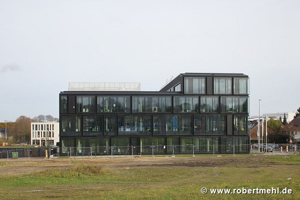 Saint-Gobain: south-western façade seen about waste-land