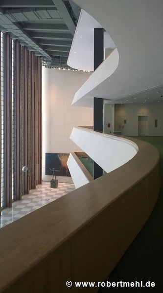 UN-Headquarters: 2nd-floor gallery of General Assembly entrance-lobby