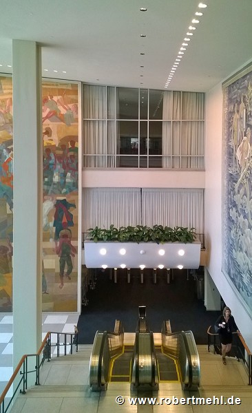 UN-Haedquarters: garden-lobby of General Assembly, fig. 2