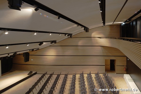 Arlberg1800: concert hall's side-view from its gallery