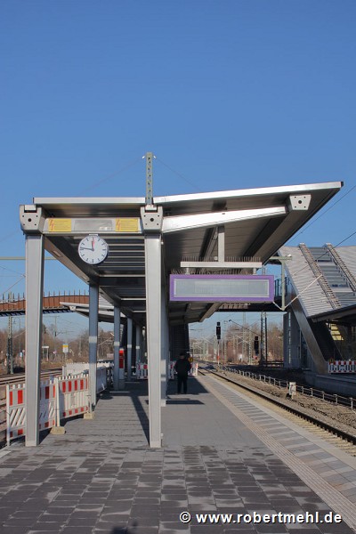 Leverkusen-Opladen railway-station: platform-roof front-end track 1