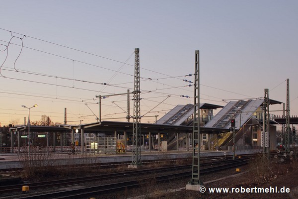 Leverkusen-Opladen railway-station: south-eastern at dusk