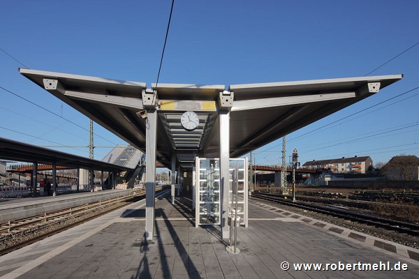 Leverkusen-Opladen railway-station: platform-roof front-end, track 2 and 5, fig. 1