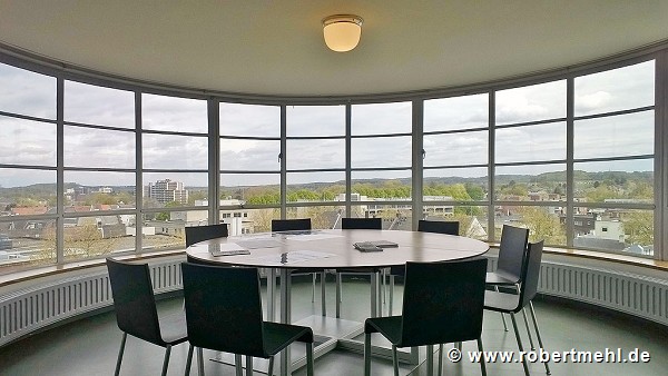 Glaspaleis Heerlen: round roof-jutty conference-area