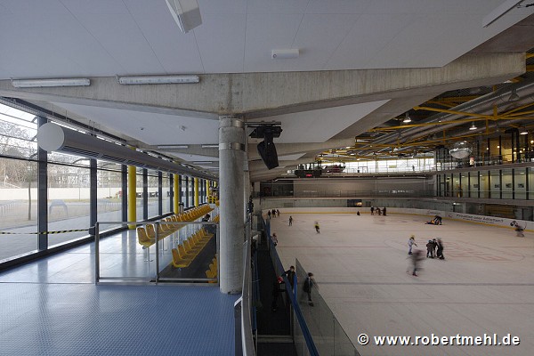 Lentpark: lower ice rink stand