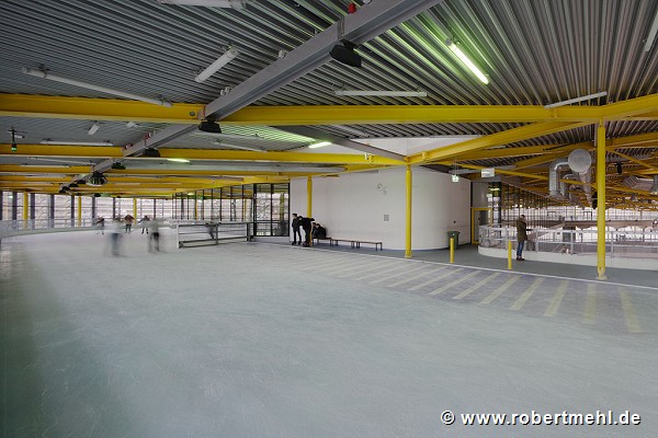 Lentpark: elevated ice rink 2