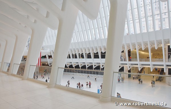 WTC Oculus: main hall, view from southern 1st floor gallery