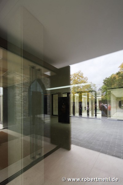 Tebartz-van Elst: reflection in the fixed glazing beneath