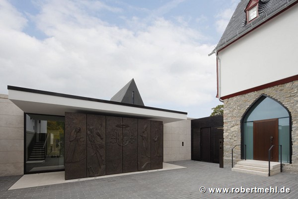 Tebartz-van Elst: main entrance and adminisration entrance 2