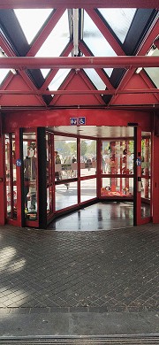Aachen University Hospital: inner carousel-door view