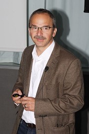 Dr. Ing. Frank Fingerloos hielt einen Vortrag über Eurocode 2