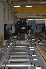 The discharge roller conveyor behind the Behringer HBP410-723G mitre bandsaw