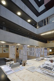 Bachelor-Thesis were presented at Frankfurt UAS architectural-faculty buildings-atrium, fig. 2