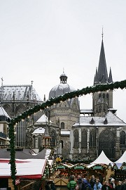christmas-market, cathedral and snow, Aachen, D
