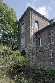 Hanbruch manor: southern view entrance-bridge and surrounding
